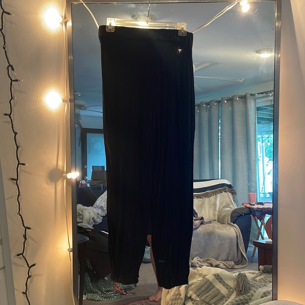 Flowy pants cinched bottom and waste